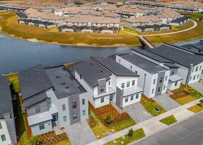 Luxury Villa Inside Storey Lake, Kissimmee - No Extra Fees