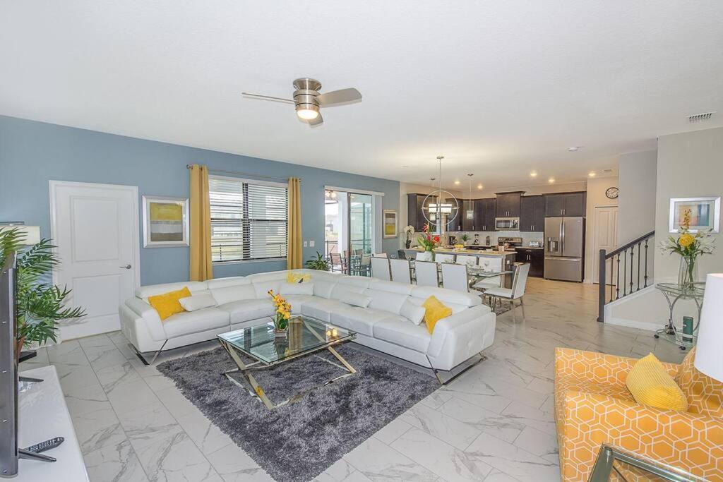 Luxury Inside Storey Lake, - No Extra Fees Villa