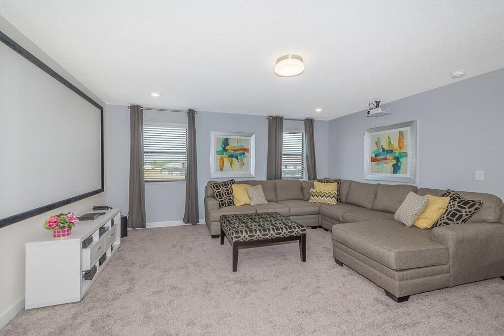 Luxury Inside Storey Lake, - No Extra Fees Villa