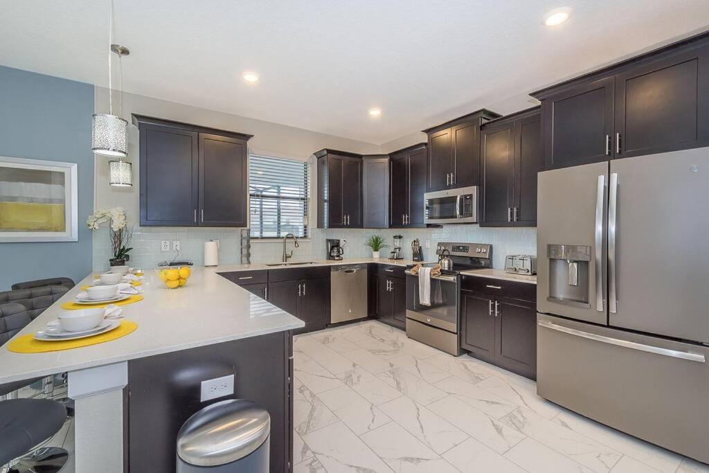 Luxury Inside Storey Lake, - No Extra Fees * Kissimmee