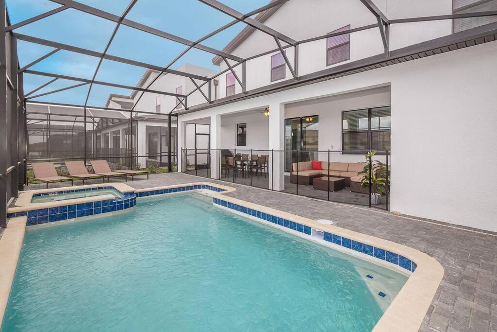 Luxury Inside Storey Lake, - No Extra Fees Villa Kissimmee