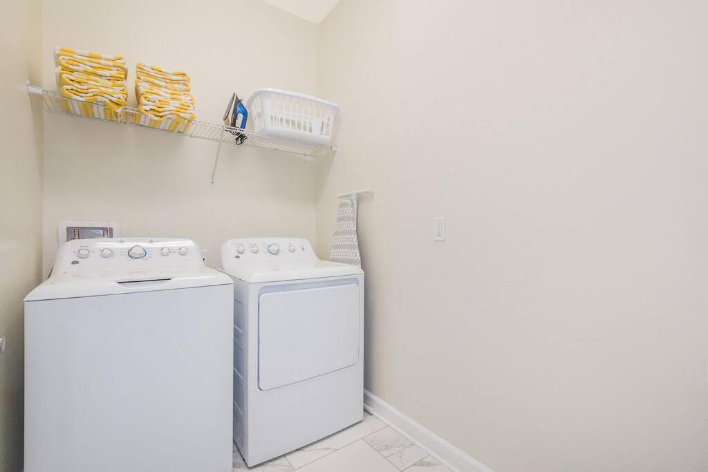 Luxury Inside Storey Lake, - No Extra Fees Kissimmee