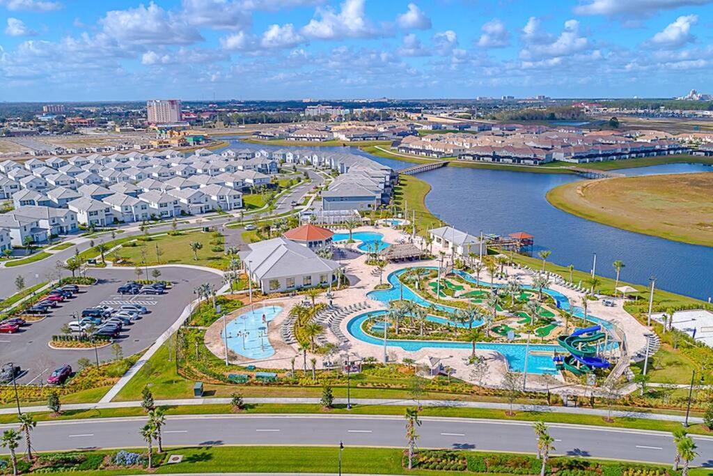 Luxury Inside Storey Lake, - No Extra Fees *