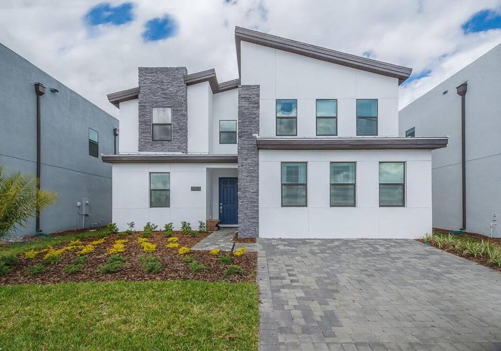 Luxury Inside Storey Lake, - No Extra Fees