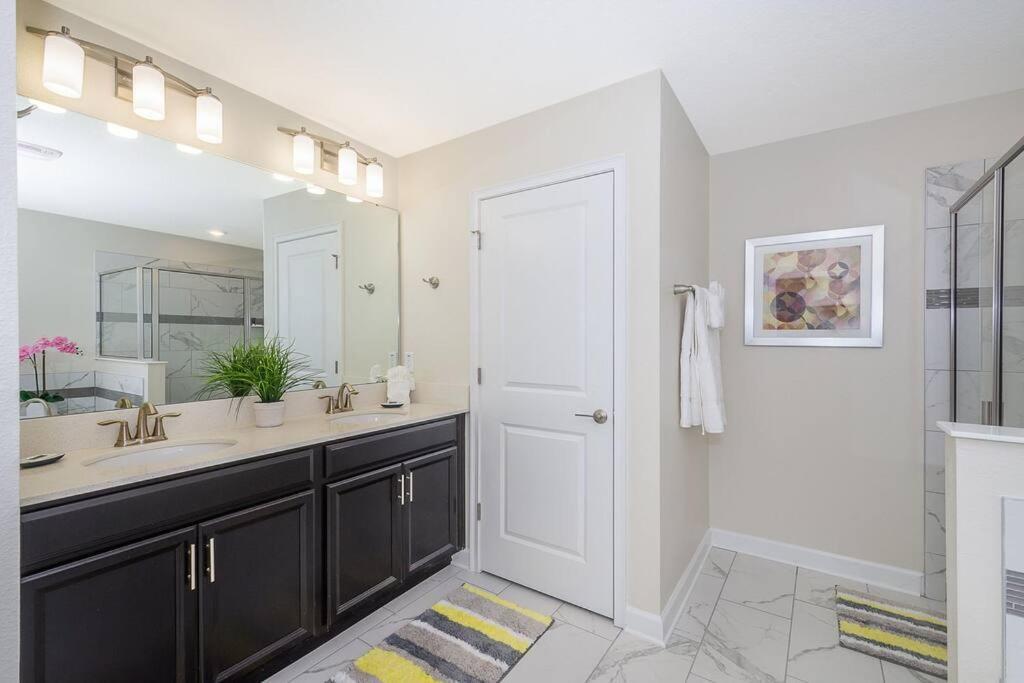 Luxury Inside Storey Lake, - No Extra Fees * Kissimmee