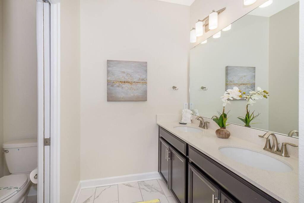 Luxury Inside Storey Lake, - No Extra Fees * Kissimmee
